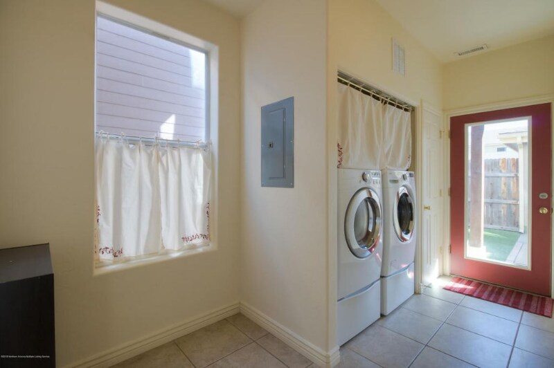 Building Photo - 1504 E Helen Way