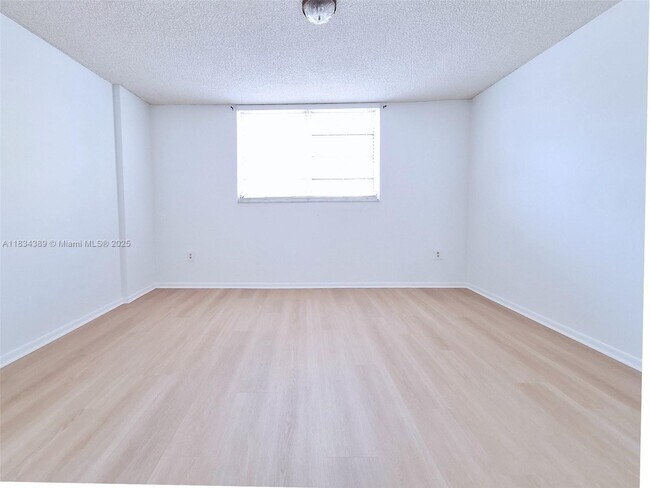 Building Photo - 1357 Collins Ave