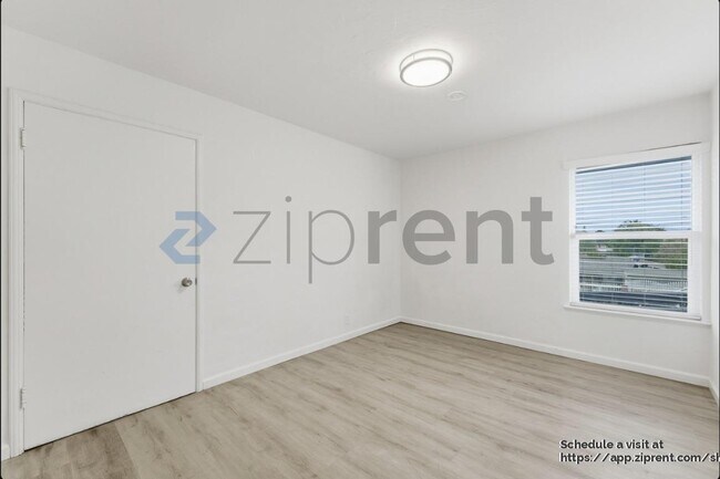 Building Photo - 1967 Solano Way