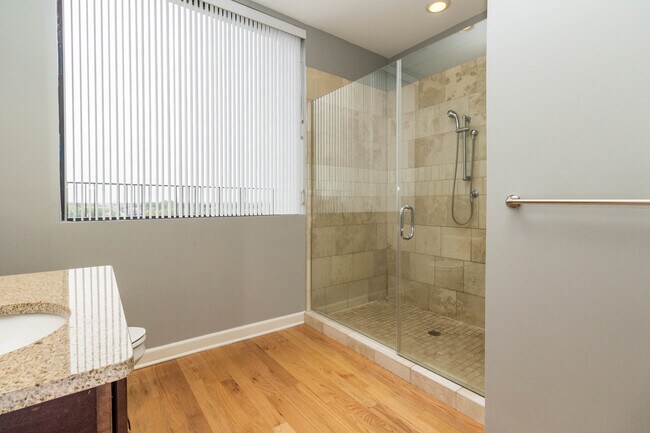 Building Photo - 4810 N Lavergne Ave