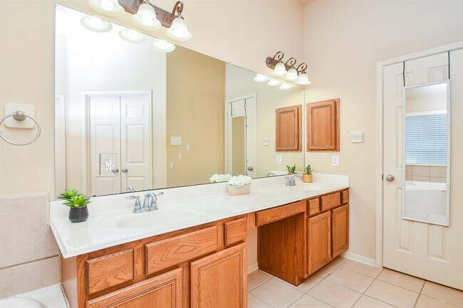 Building Photo - 16814 Ranger Ridge Dr