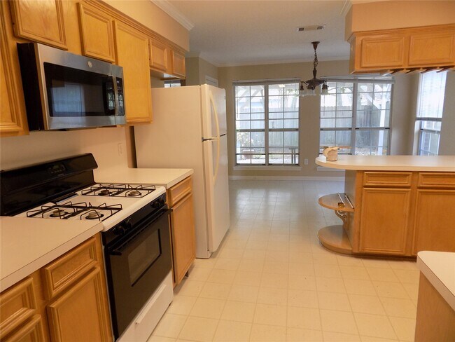 Building Photo - 22623 River Birch Dr