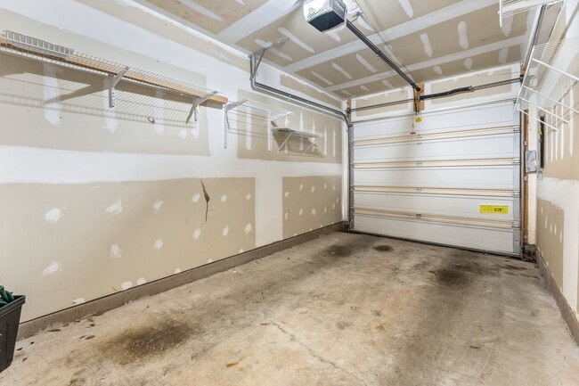 Building Photo - Commuter's Dream! Stylish 3-Bedroom Condo ...