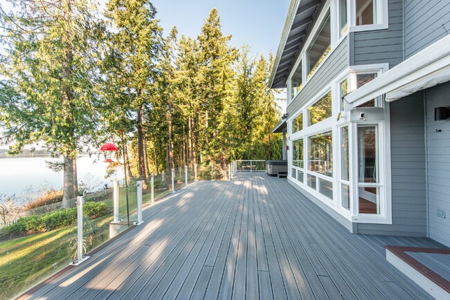Building Photo - Beautiful Custom Home Overlooking Sequim Bay