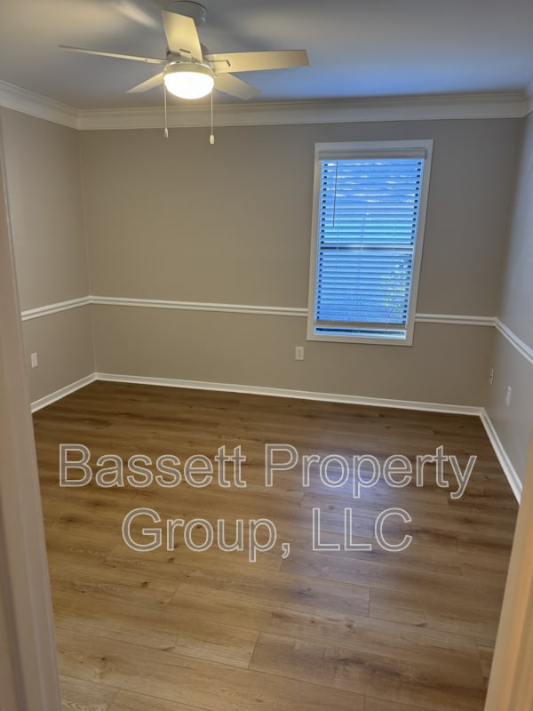 Building Photo - 1739 River Front Dr