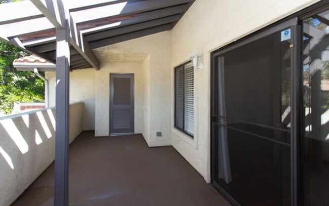 Building Photo - Renovated 3 bedroom 2 bath condo