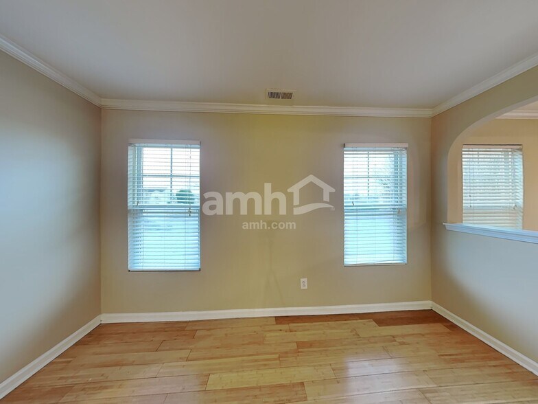 Building Photo - 1001 Collington Dr