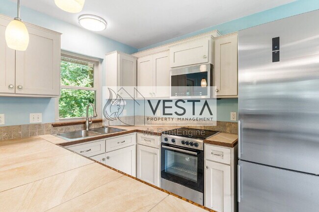 Building Photo - 10 Wellspring Ln