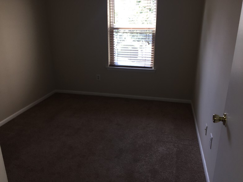Building Photo - 87 Yellowwood Ct