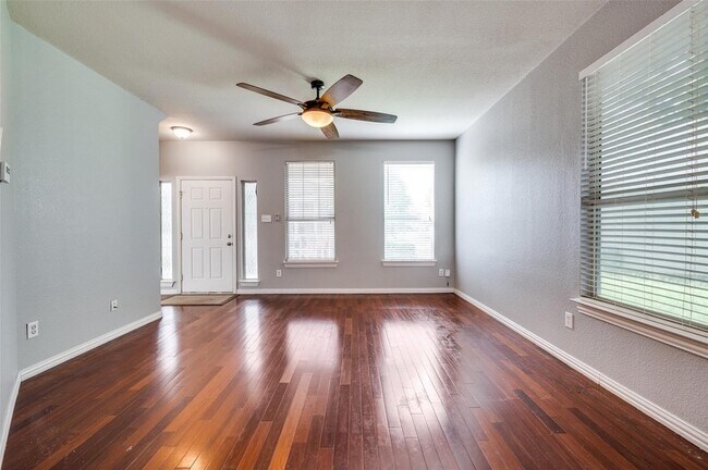 Building Photo - 9801 Cedarcrest Dr