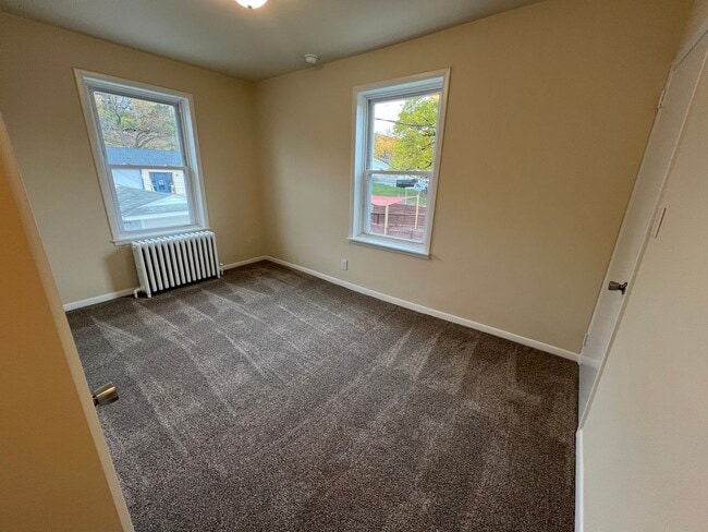 Building Photo - 955 E Main St