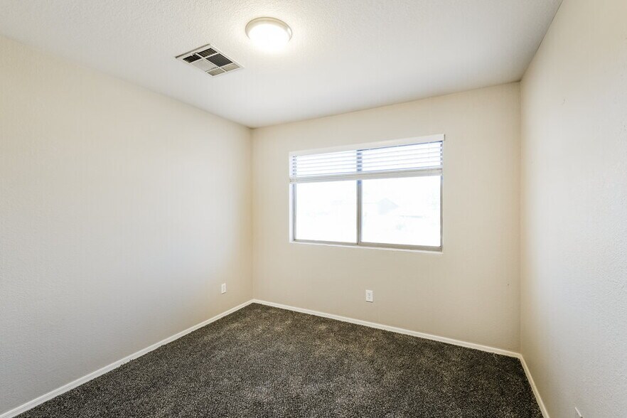 Building Photo - 3802 N 104th Ave