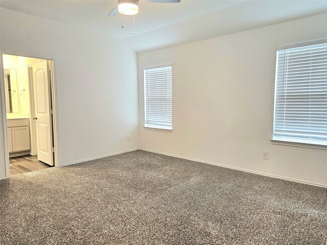 Building Photo - 4901 Pismo Ray Dr