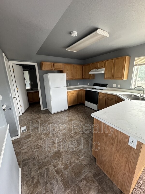 Building Photo - 6655 Battle Mountain Rd