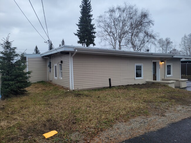 Building Photo - 840 4th Ave