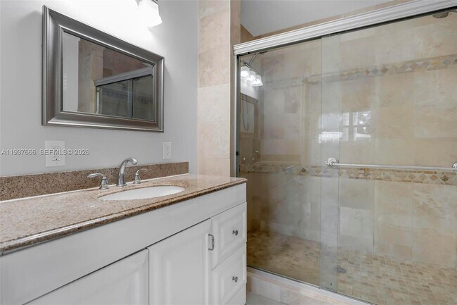 Building Photo - 812 Holly Ln