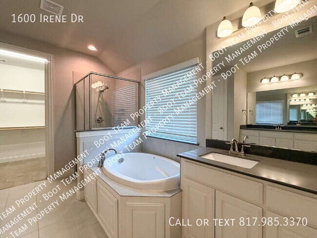 Building Photo - 1600 Irene Dr