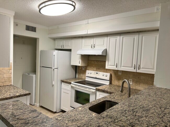 Building Photo - 7872 Sonoma Springs Cir