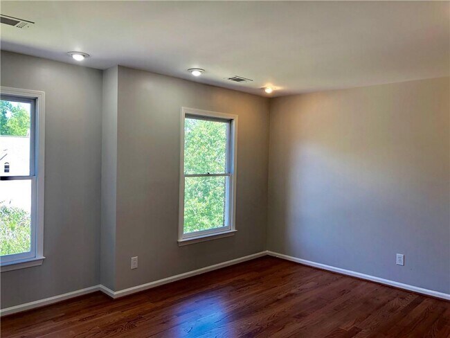 Building Photo - 2102 Chatou Pl