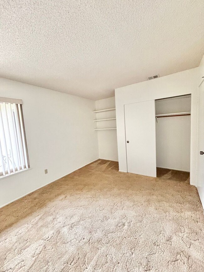 Building Photo - Spacious 4 Bedroom Home Available Now!