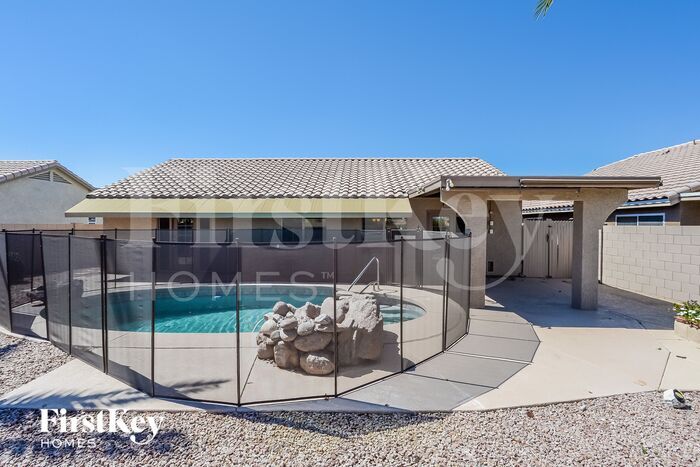 Building Photo - 755 S Del Rancho