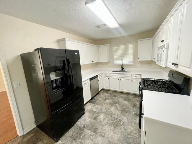 Building Photo - 311 Longleaf Dr