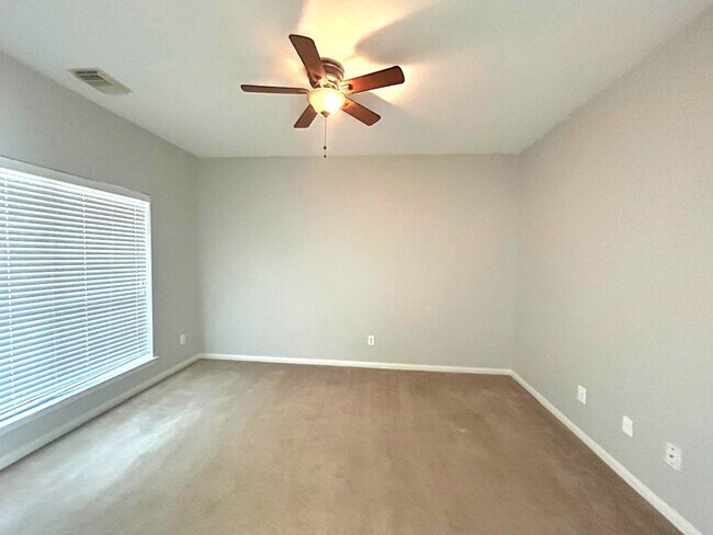 Building Photo - 25207 Diamond Ranch Dr
