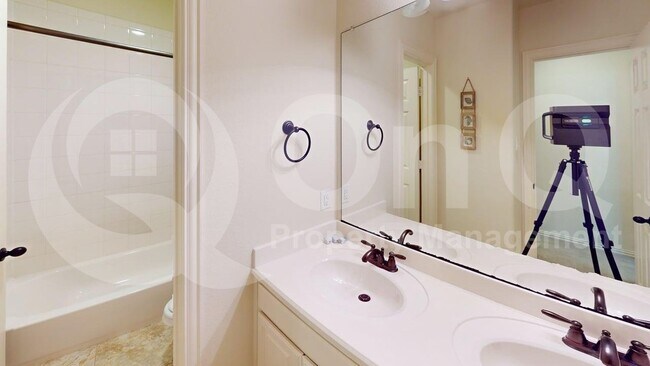 Building Photo - 846 Veneto Dr