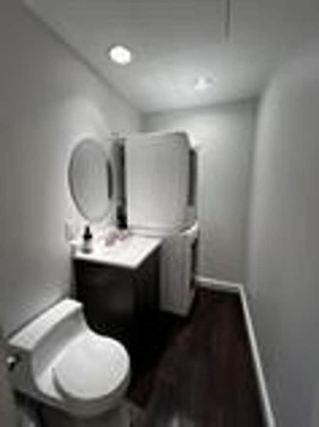 Building Photo - Beautiful Fifteenth floor Furnished one Be...