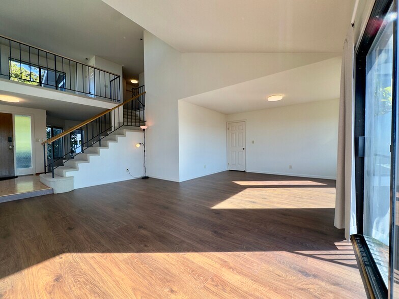 Building Photo - 2221 Pinehurst Way