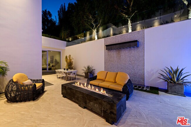 Building Photo - 7080 Mulholland Dr