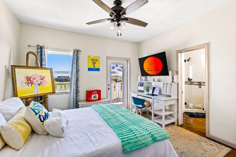 Building Photo - 14204 Miramar Dr