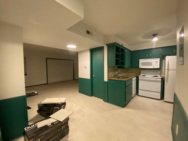 Building Photo - 1633 Glenn Bo Dr