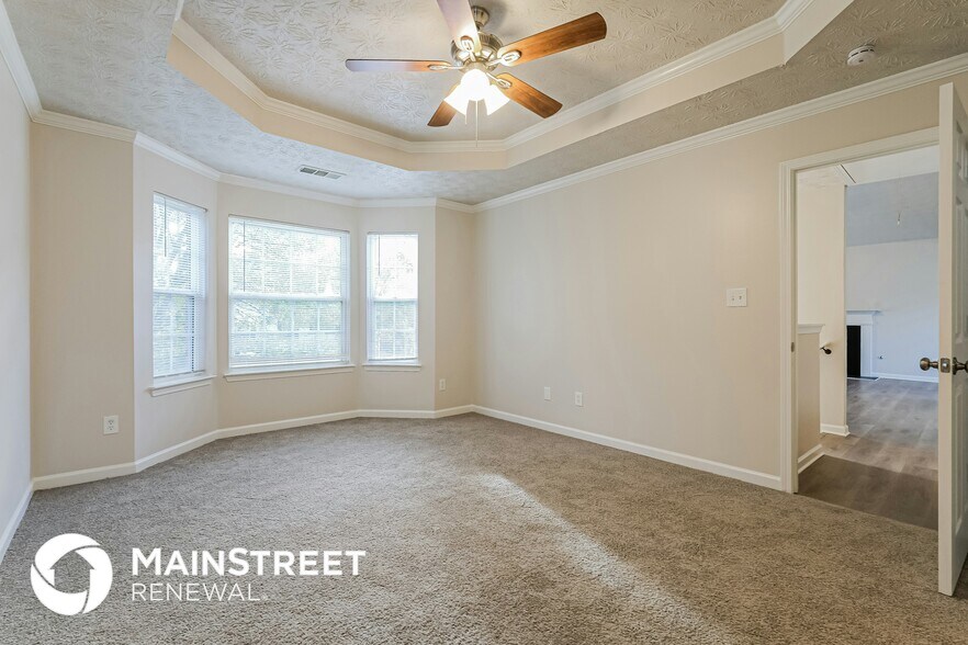 Building Photo - 2000 Redwood Trace