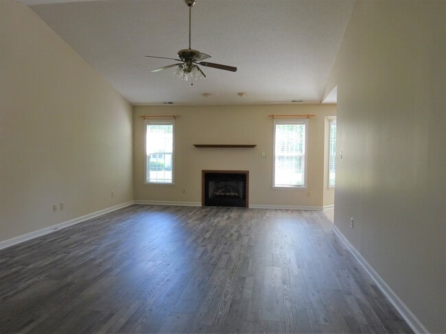 Building Photo - Beautiful 3BR/2Bath with Bonus Room!