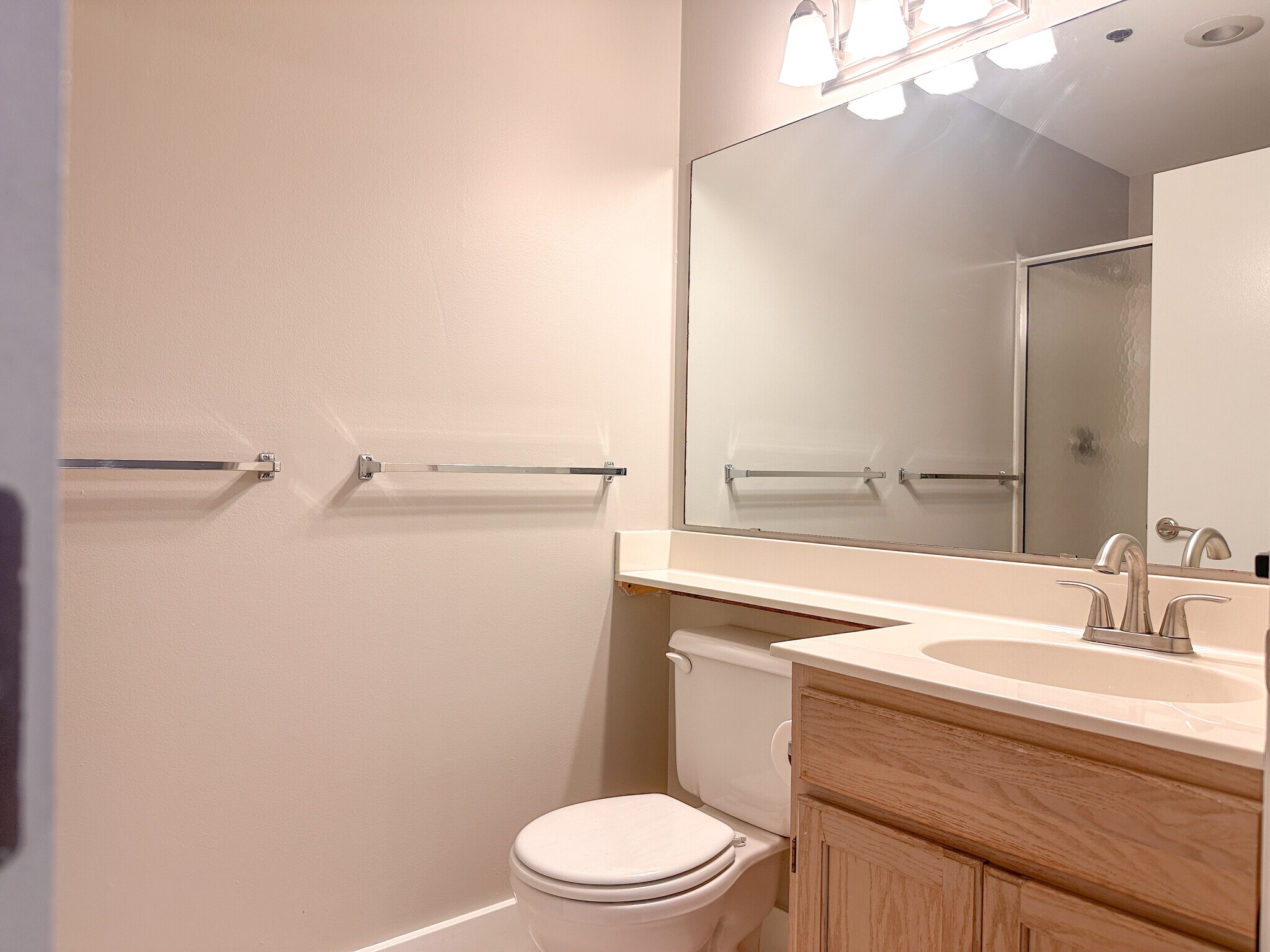 Bedroom 2 - Bath - 200 Main St