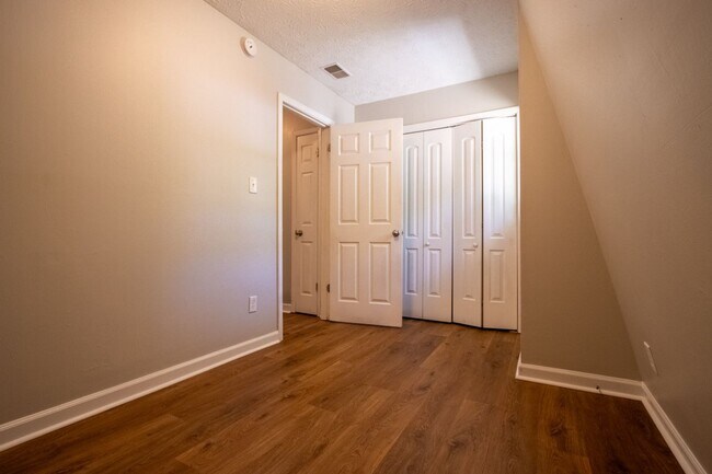 Building Photo - Rustwood