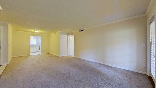 Building Photo - MOVE IN SPECIAL $500 OFF FIRST MONTH'S REN...