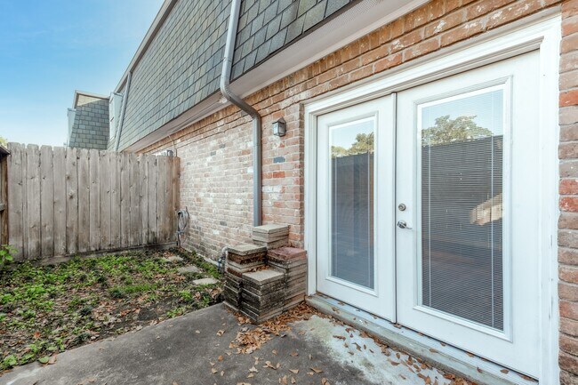 Building Photo - 9029 Gaylord Dr