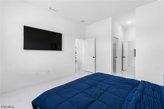 Building Photo - 2608 25th St W