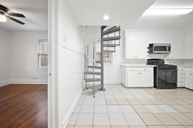 Building Photo - 4605 Harmon Ave