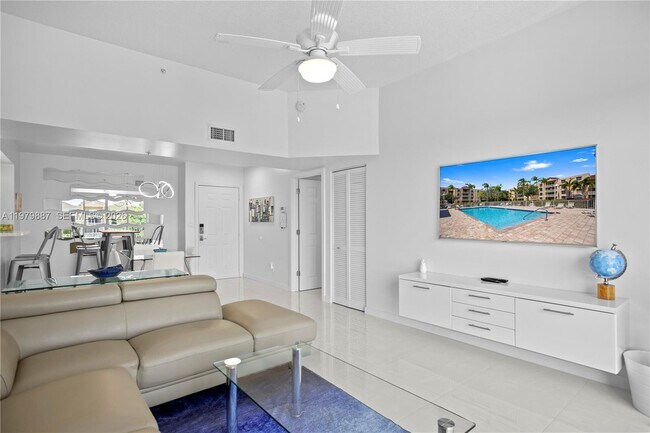 Building Photo - 529 E Sheridan St