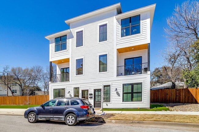 Building Photo - 2320 Benbrook Blvd