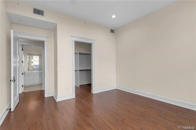 Building Photo - 674 Main St