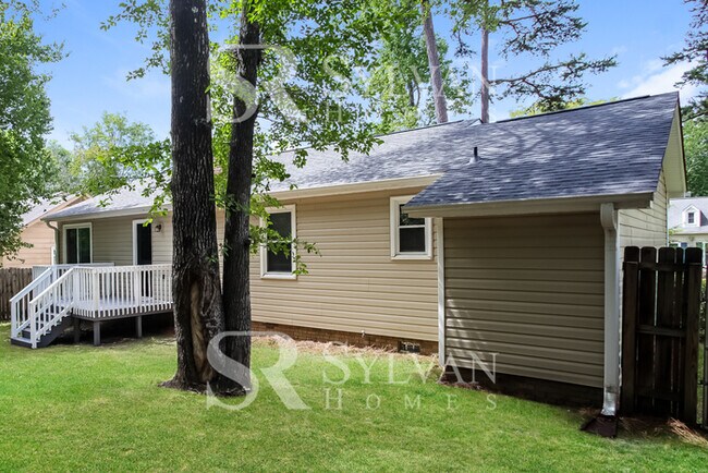 Building Photo - Carve Out a Great Life Here!