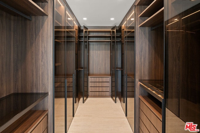 Building Photo - 365 Trousdale Pl