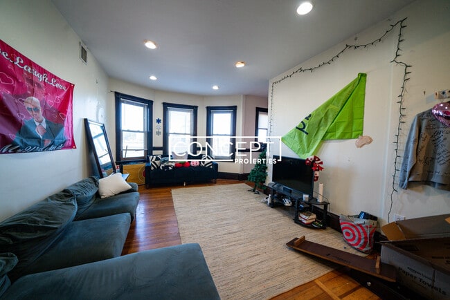 Building Photo - 170 St Alphonsus St