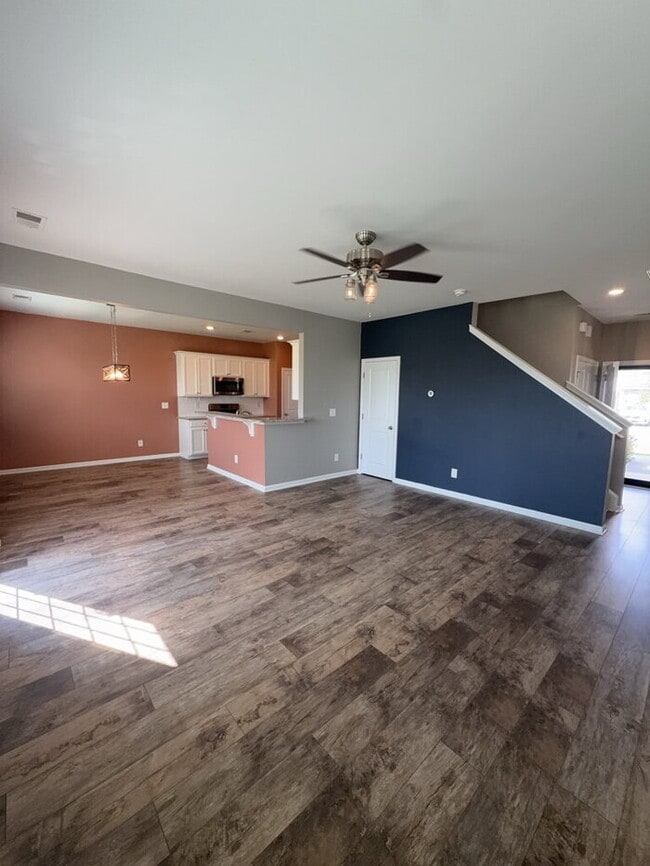 Building Photo - 838 Redbud Ln