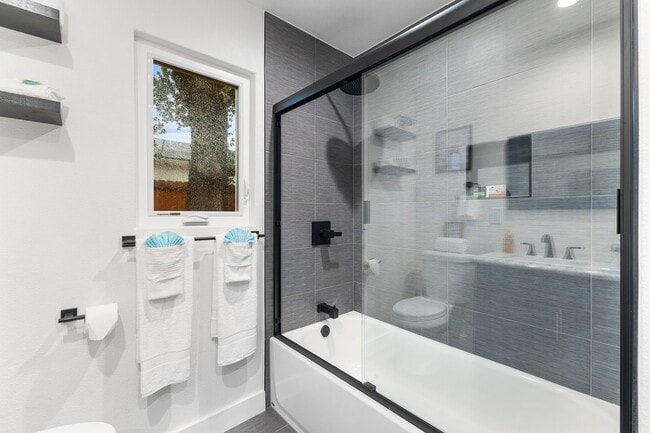 Building Photo - 1316 Grand Ave