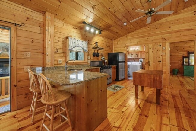 Building Photo - Peaceful Log Home Retreat – Long-Term Beck...